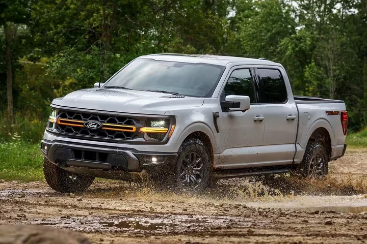 2025 F 150 Cutting Through Dirt